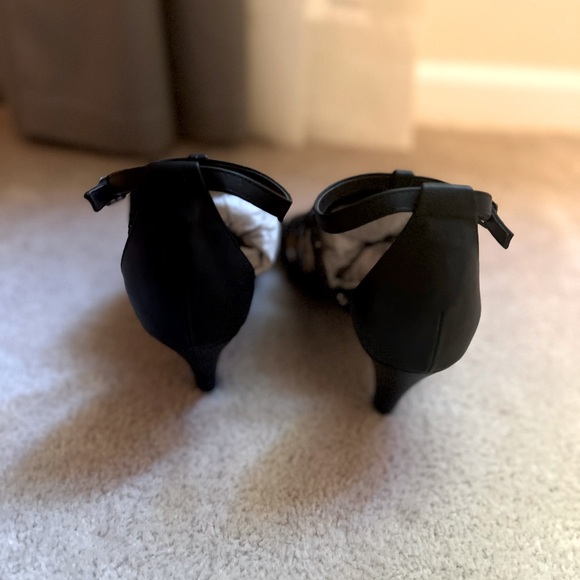 Comfortview New Black/Tan Sandals - Picture 2 of 4